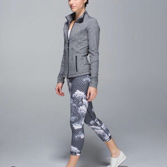 lululemon athletica Pants - Lululemon" Wunder Under Crop II * Full On Luon